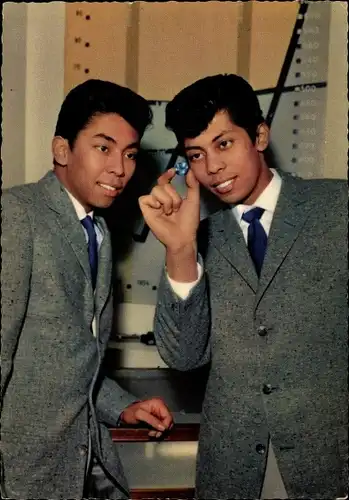 Ak Band The Blue Diamonds, Portrait