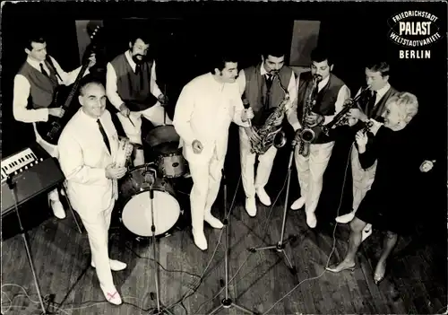 Foto Ak Musikensemble des Friedrichstadt-Palast Berlin, Heinz Igel, Autogramm