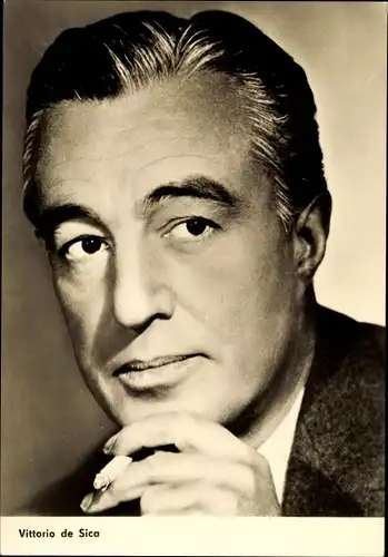 Ak Schauspieler Vittorio de Sica, Brot Liebe und Phantasie, Väter und Söhne, Portrait, Zigarette