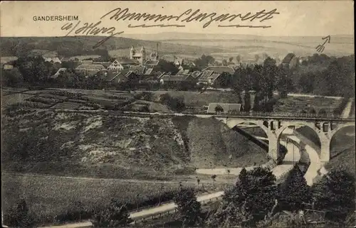 Ak Bad Gandersheim in Niedersachsen, Ortschaft mit Landschaftsblick, Bahnstrecke, Eisenbahnbrücke