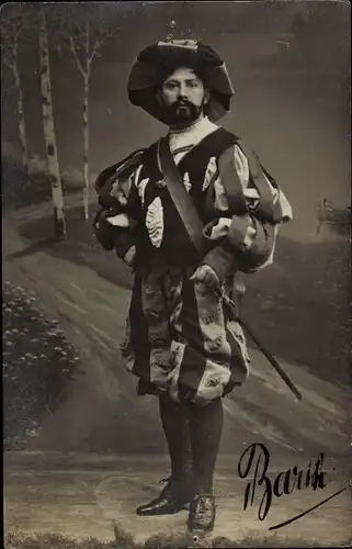 Foto Ak Schauspieler Barth ?, Standportrait, Kostüm, Autogramm