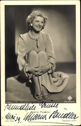 Ak Schauspielerin Maria Paudler, Portrait sitzend, Autogramm 1939