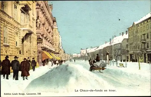 Ak La Chaux de Fonds Kanton Neuenburg, Ortsansicht im Winter, Schlitten