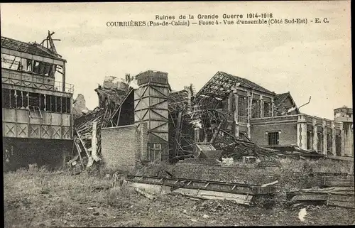 Ak Courrières Pas de Calais, Grube 4, Ruinen des Ersten Weltkriegs, Übersicht