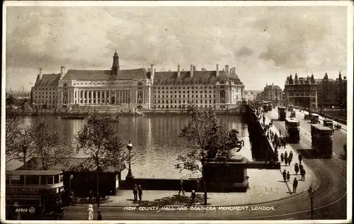 Ak London City England, New County Hall und Boadicea Monument