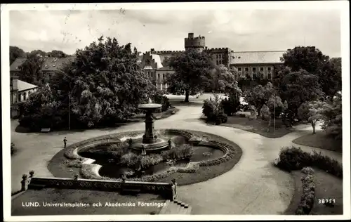 Ak Lund Schweden, Universitetsplatsen och Akademiska Föreningen, Springbrunnen, Gartenanlage