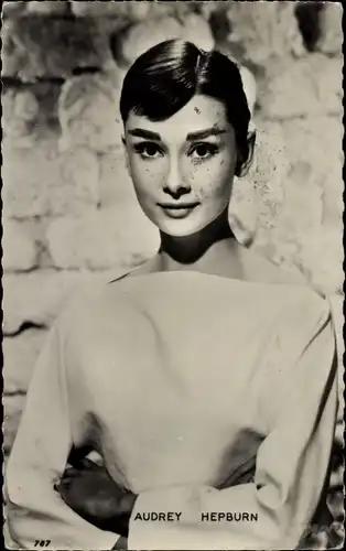 Ak Schauspielerin Audrey Hepburn, Portrait