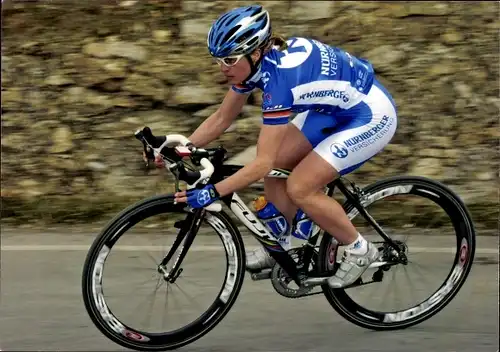 Foto Ak Radrennfahrerin Regina Schleicher, Team Nürnberger, Fuji Carbon Bike