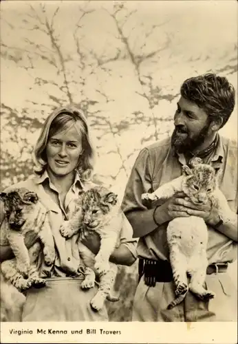 Ak Schauspieler Virginia McKenna und Bill Travers, Film Königin der Wildnis, Löwenkinder