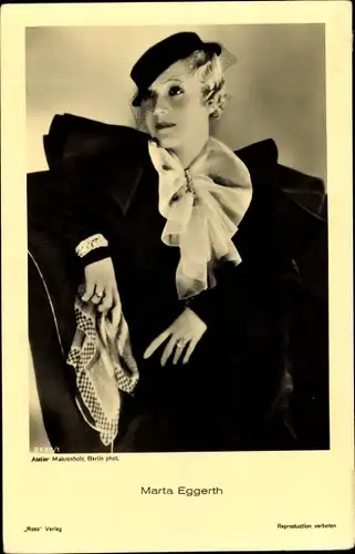 Ak Schauspielerin Marta Eggerth, Portrait, Land des Lächelns, Ross Verlag 8692 1