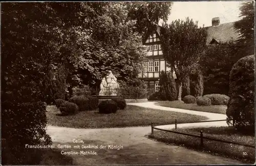 Ak Celle in Niedersachsen, Französischer Garten mit Denkmal der Königin Caroline-Mathilde