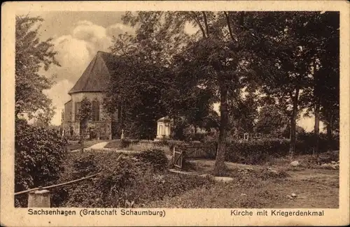 Ak Sachsenhagen im Schaumburger Land, Kirche mit Kriegerdenkmal