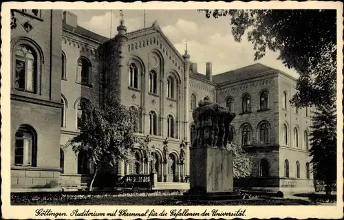 Ak Göttingen in Niedersachsen, Auditorium mit Ehrenmal für die Gefallenen der Universität