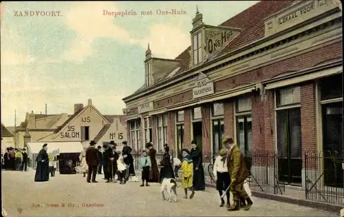 Ak Zandvoort Nordholland Niederlande, Dorpsplein met Ons-Huis