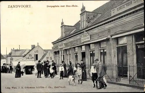 Ak Zandvoort Nordholland Niederlande, Dorpsplein met Ons-Huis