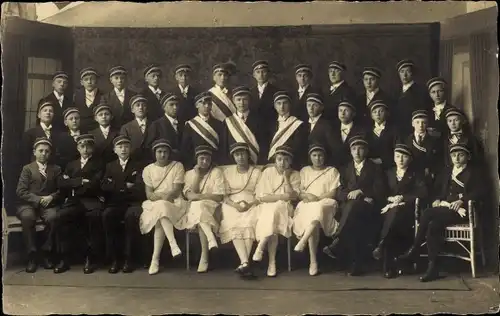 Studentika Foto Ak Studenten und Studentinnen, Gruppenbild