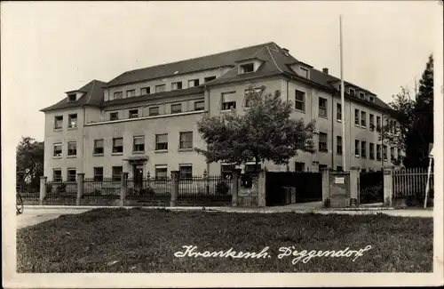 Foto Ak Deggendorf im Bayerischen Wald Niederbayern, Partie am Krankenhaus