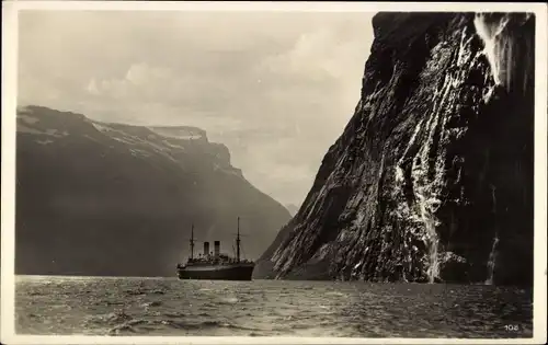 Ak Geirangerfjord Norwegen, Schleierwasserfälle, Dampfer