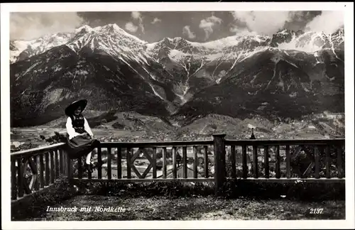 Ak Innsbruck in Tirol, Blick auf den Ort mit Nordkette, Mädchen in Tracht