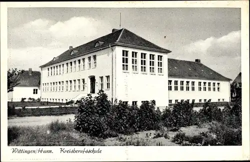 Ak Wittingen in Niedersachsen, Straßenpartie mit Blick auf die Kreisberufsschule