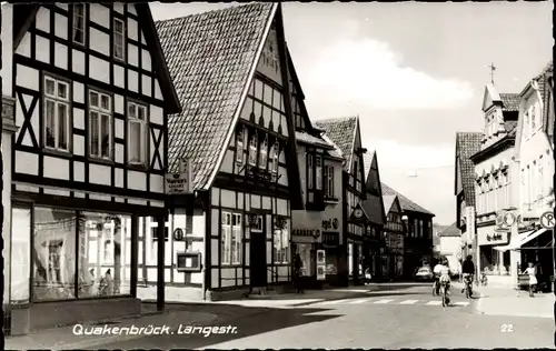 Ak Quakenbrück in Niedersachsen, Blick in die Langestraße, Fachwerkhäuser, Geschäfte