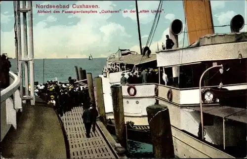 Ak Nordseebad Cuxhaven, Abfahrt des Passagierdampfers Cuxhaven an der alten Liebe