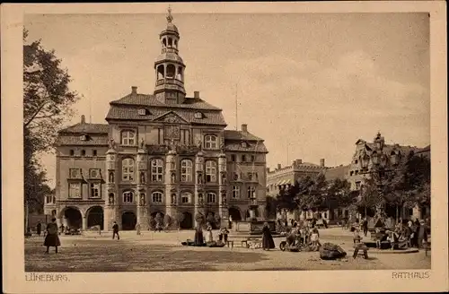 Ak Lüneburg in Niedersachsen, Rathaus, Passanten
