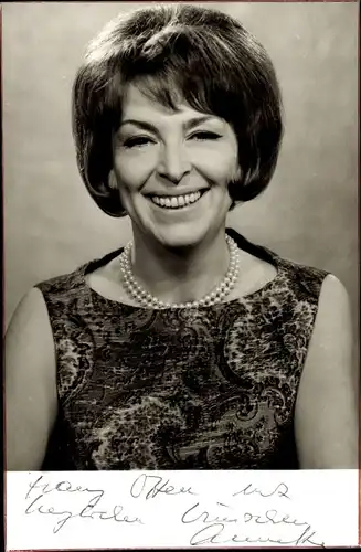 Ak Fernsehmoderatorin Annette von Aretin, Portrait, Autogramm