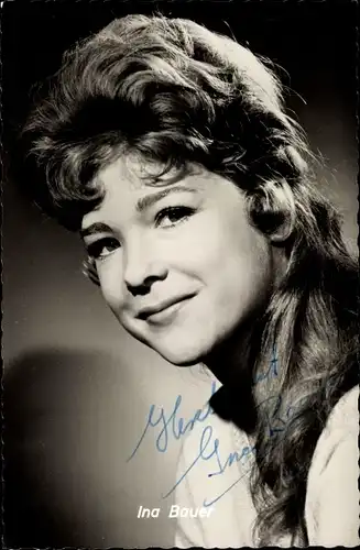 Ak Eiskunstläuferin Ina Bauer, Portrait, Autogramm