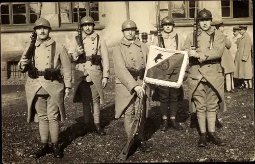 Foto Ak Französische Soldaten in Uniformen, Gruppenaufnahme