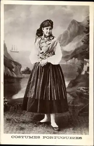 Ak Frau in portugiesischer Volkstracht