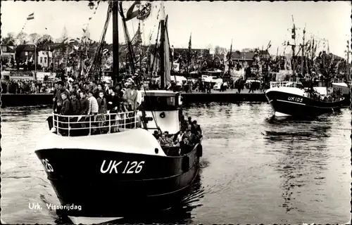 Ak Urk Flevoland Niederlande, Visserijdag, Fischerboote