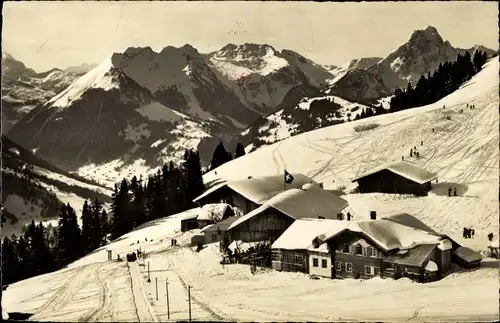 Ak Saanenmöser Saanen Kt. Bern Schweiz, Gesamtansicht mit Hornberg