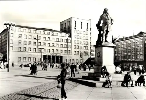 Ak Halle an der Saale, Händeldenkmal und Rat der Stadt, Passanten