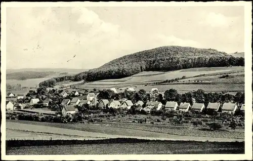 Ak Bruchhausen Höxter an der Weser, Dorfansicht mit Blick zur Hüwe