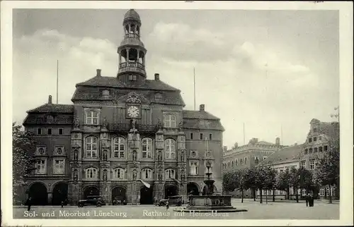 Ak Lüneburg in Niedersachsen, Rathaus mit Heine-Haus, Brunnen