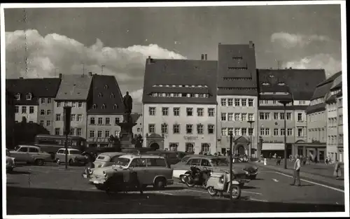 Foto Ak Freiberg in Sachsen, Platz, Denkmal, Autos