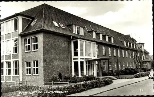 Ak Westerstede im Kreis Ammerland, Das Gymnasium von der Straße gesehen