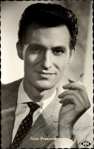 Ak Schauspieler und Sänger Silvio Francesco, Portrait mit Zigarette, Autogramm