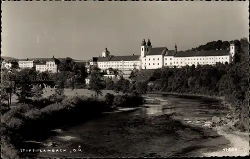 Ak Stift Lambach Oberösterreich, Totale vom Stift