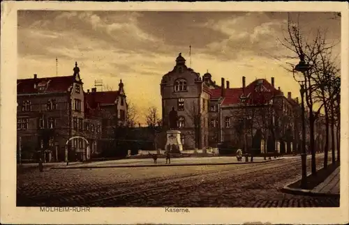 Ak Mülheim an der Ruhr in Nordrhein Westfalen, Kaserne mit Kaiser Wilhelm Denkmal