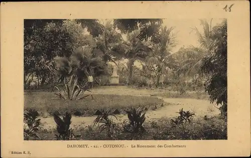 Ak Cotonou Dahomey Benin, Das Denkmal der Kombattanten