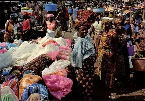 Ak Afrika, Partie am Markt, Marktstände, Händler