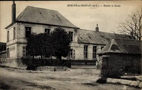Ak Berles au Bois Pas de Calais, Mairie et Ecole