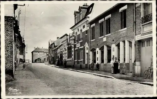 Ak Bapaume Pas de Calais, Rue de la Poste
