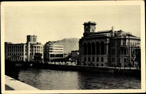 Ak Skopje Mazedonien, Amtsgebäude, Partie am Fluss
