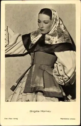 Ak Schauspielerin Brigitte Horney, Tracht, Filmkostüm