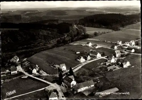 Ak Döttesfeld im Westerwald, Hotel-Pension Zum Wiedbachtal, Luftbild