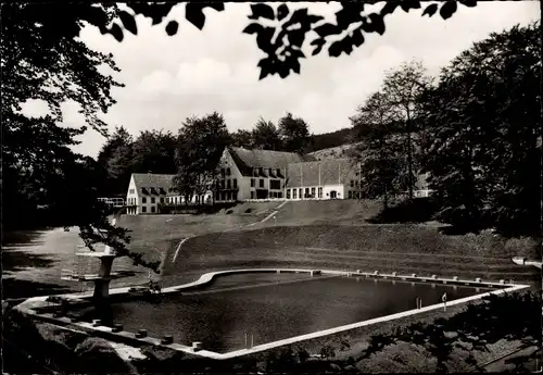 Ak Barsinghausen am Deister, Fußballverbandsheim, Gesamtansicht mit Schwimmbecken