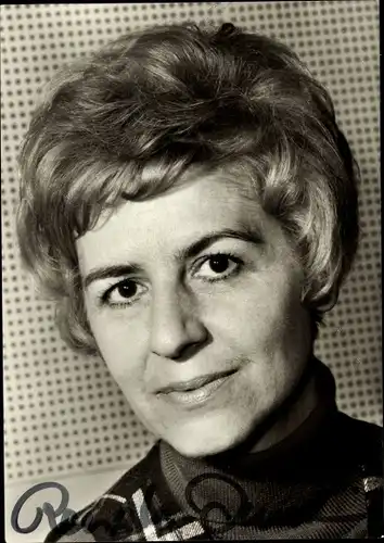 Ak Renate Junker, Portrait, Autogramm, Süddeutscher Rundfunk Stuttgart